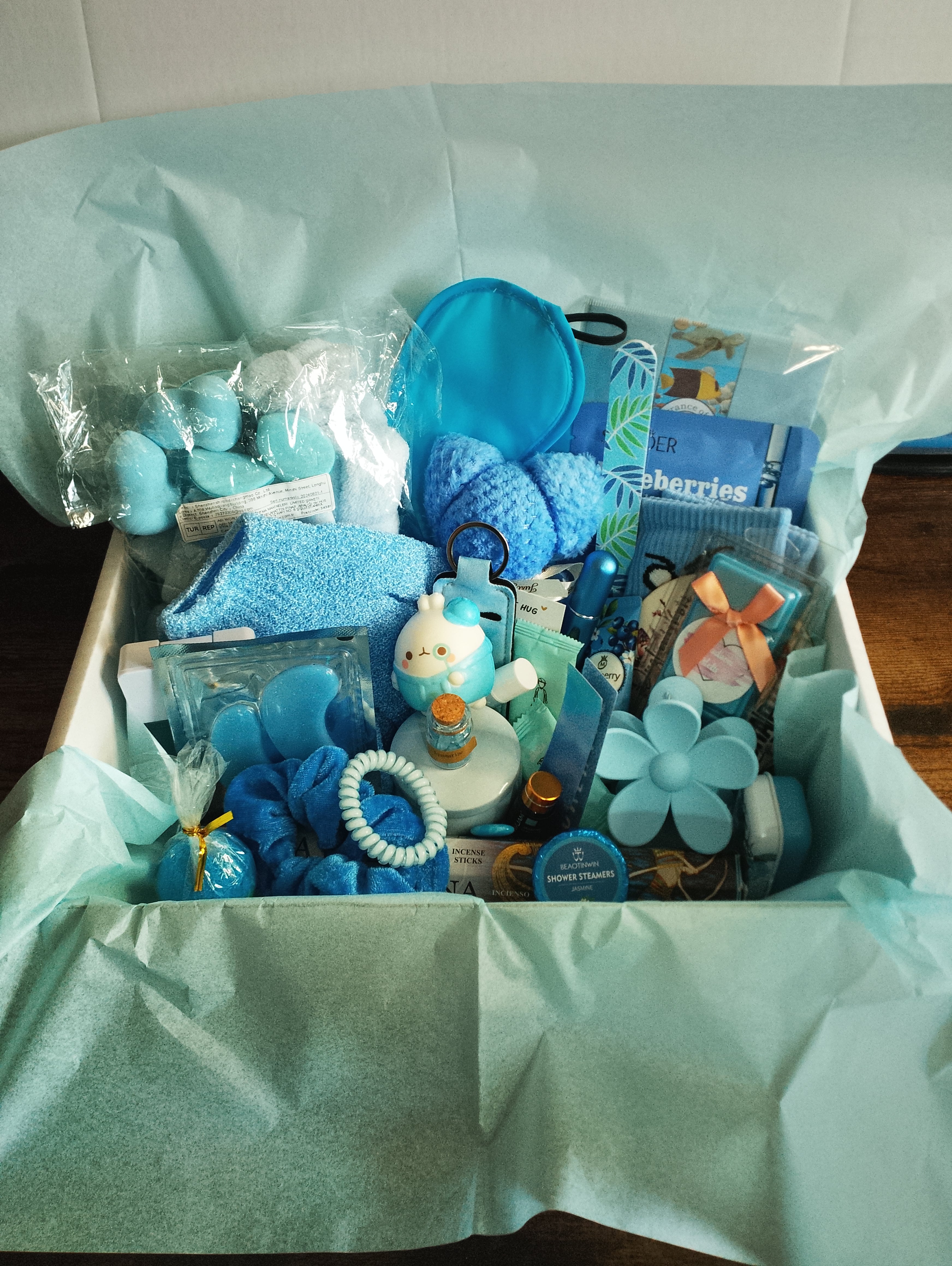 The ultimate pamper set bundle. 32 items plus 2 bonus picks